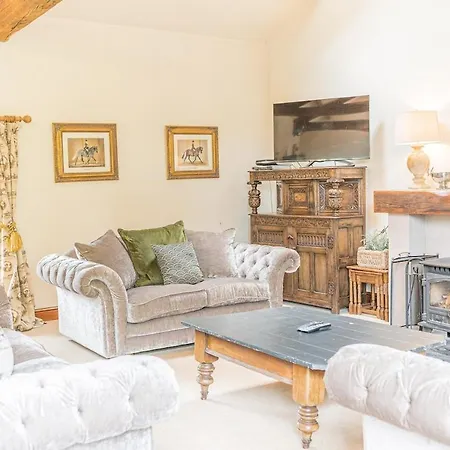 Stunning Character Barn With A Hot Tub Kendal