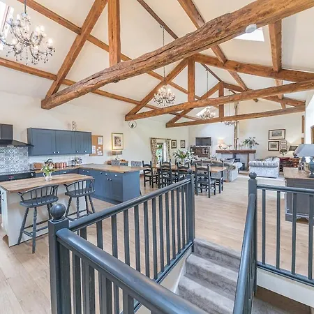 Stunning Character Barn With A Hot Tub Nyaraló