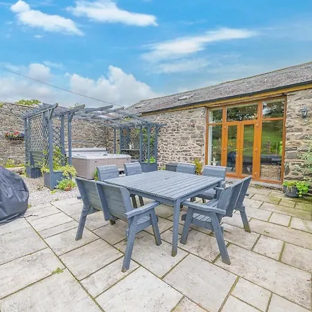 Nyaraló Stunning Character Barn With A Hot Tub Kendal