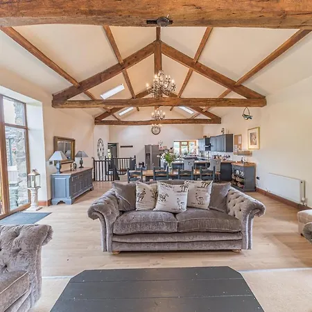 Stunning Character Barn With A Hot Tub * Kendal