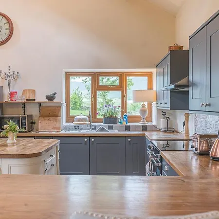 Stunning Character Barn With A Hot Tub * Kendal