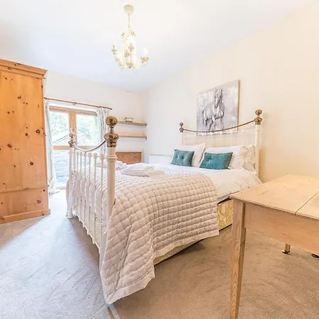 Stunning Character Barn With A Hot Tub Kendal